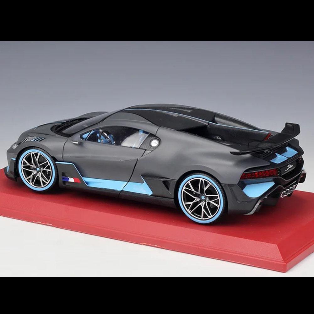 Bugatti Divo 2019–2021,Chiron 2016–2022 Car Models 1:18 Die Cast Doors Openable Toys - Image 3